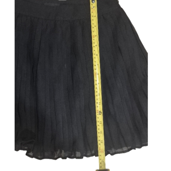 Central Park West Black Mini Skirt. *With Pockets - Picture 5 of 7